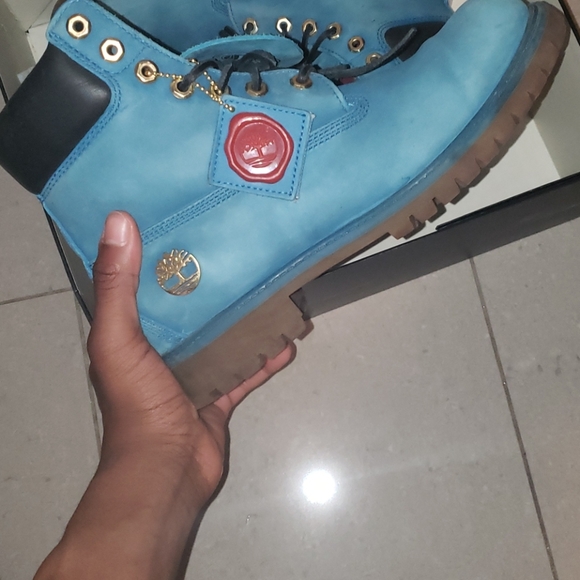 Blue Special Edition Timberlands - Picture 5 of 7
